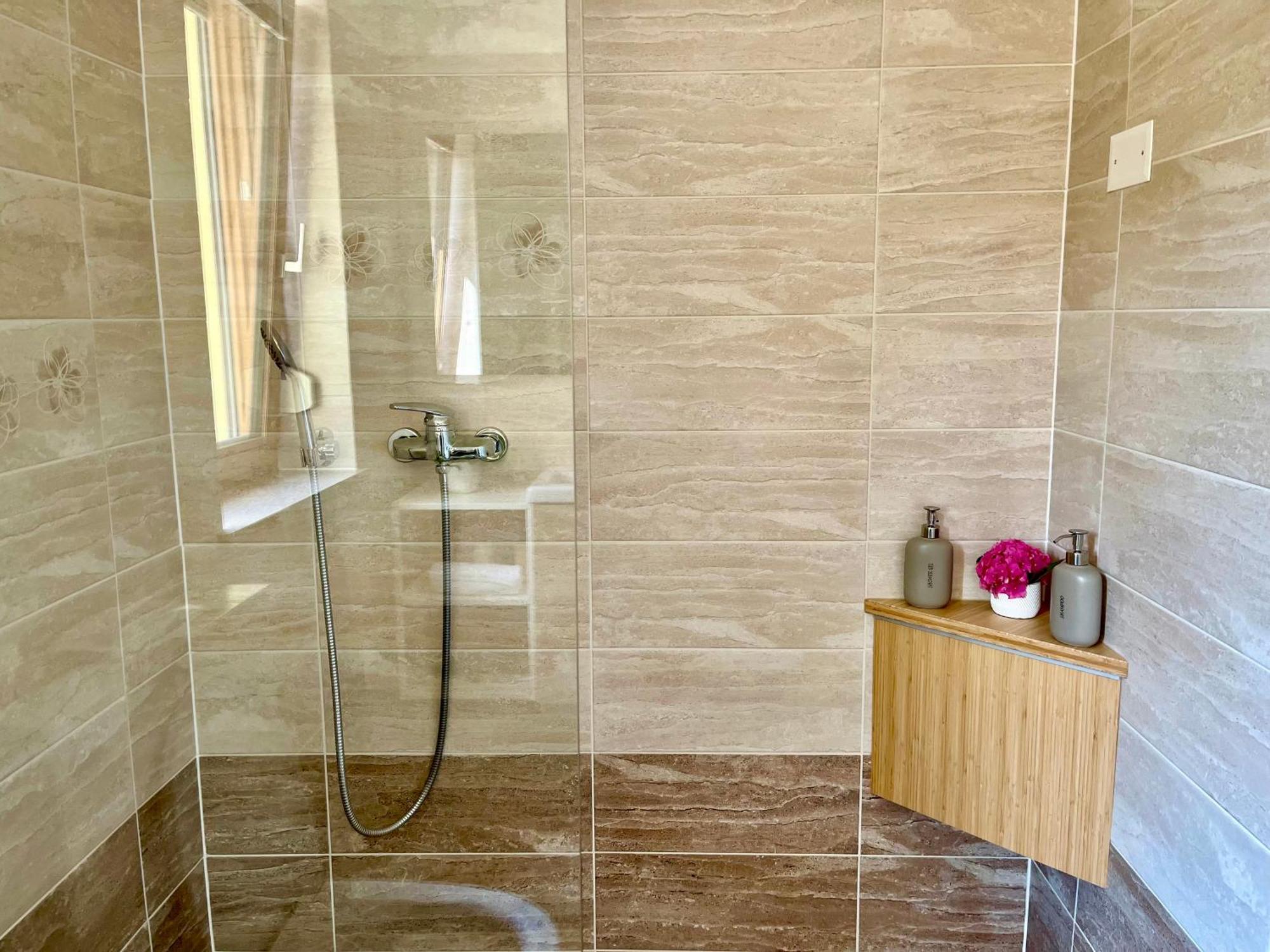 Cozy & Chic - Apartment With A Private Patio Kobarid Bagian luar foto